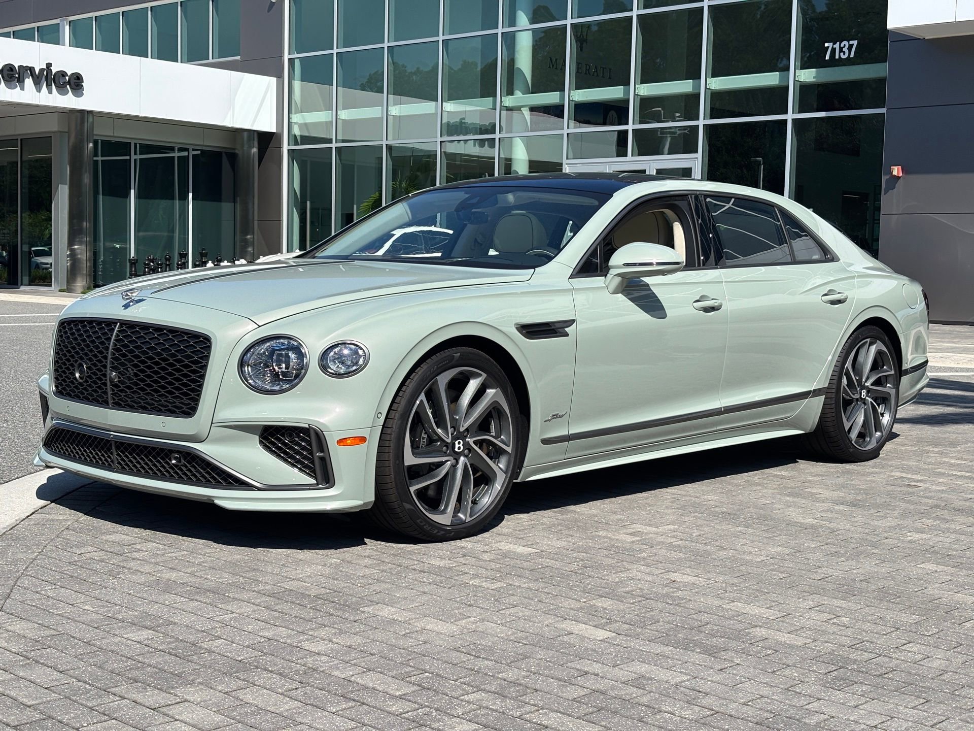New 2025 Bentley Flying Spur Plug-In Hybrid image 7