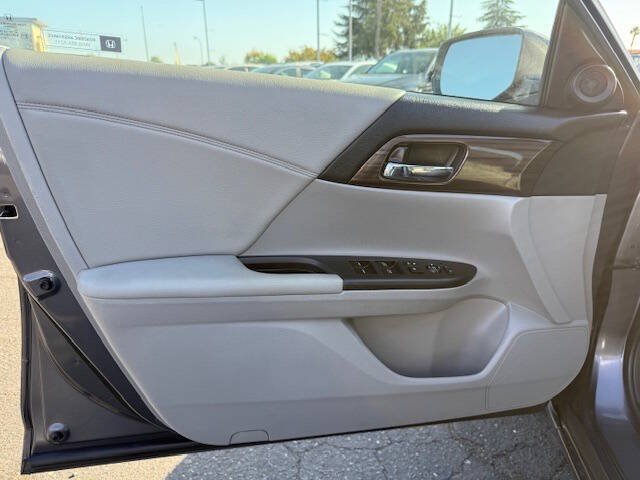 Used 2017 Honda Accord EX image 7