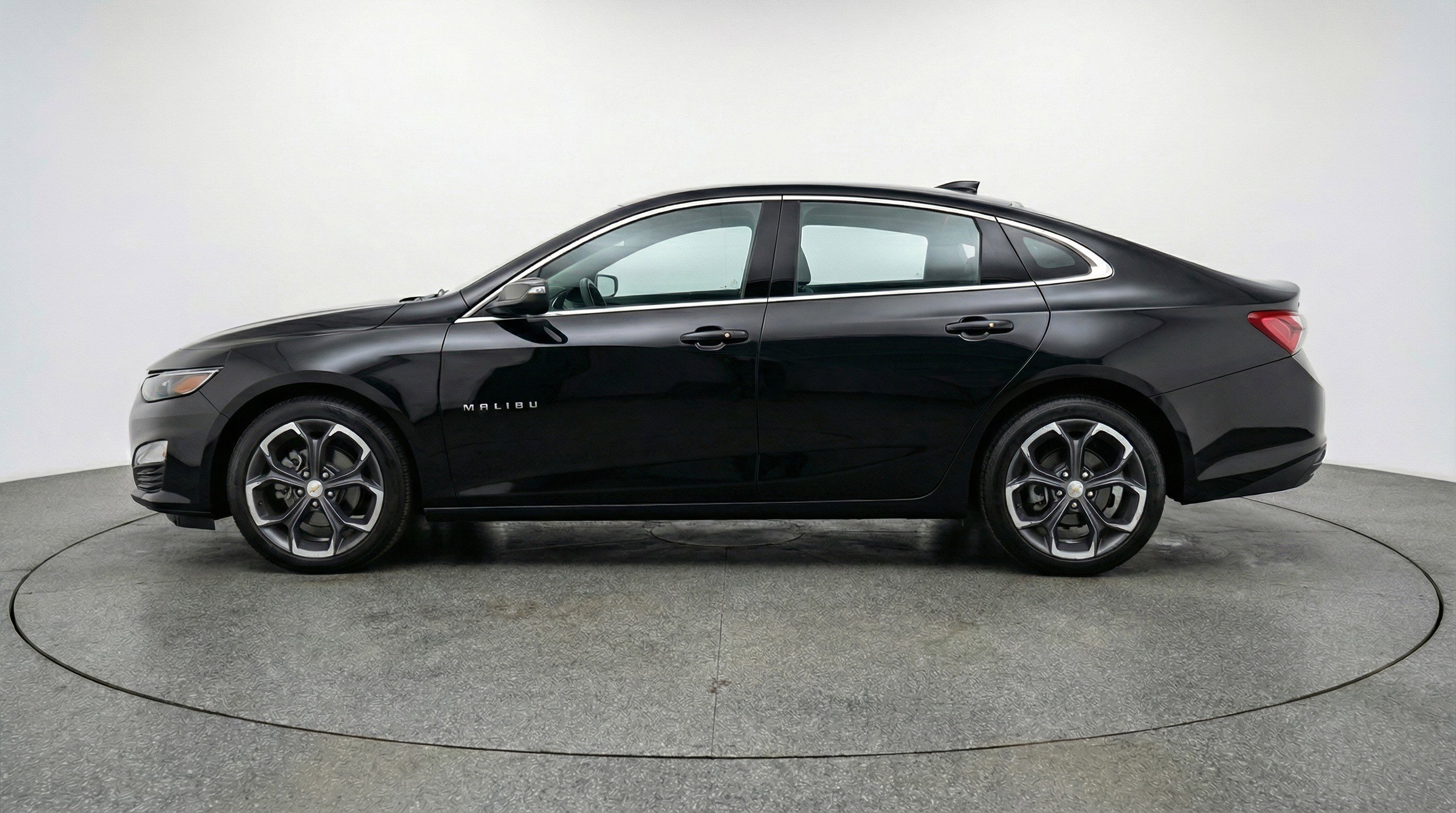 Used 2024 Chevrolet Malibu LT FWD image 5