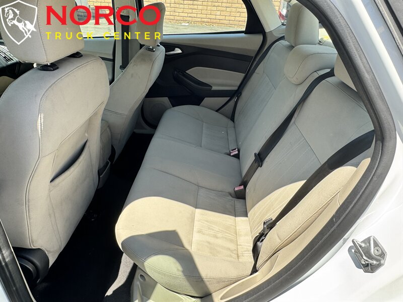 Used 2015 Ford Focus SE FWD image 13