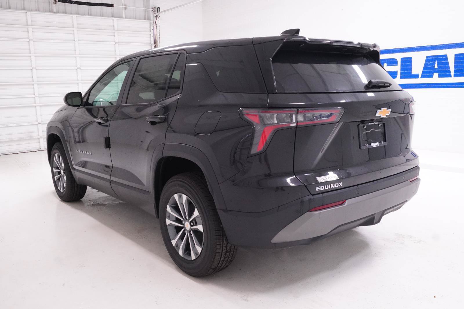 New 2027 Chevrolet Equinox LT FWD image 32