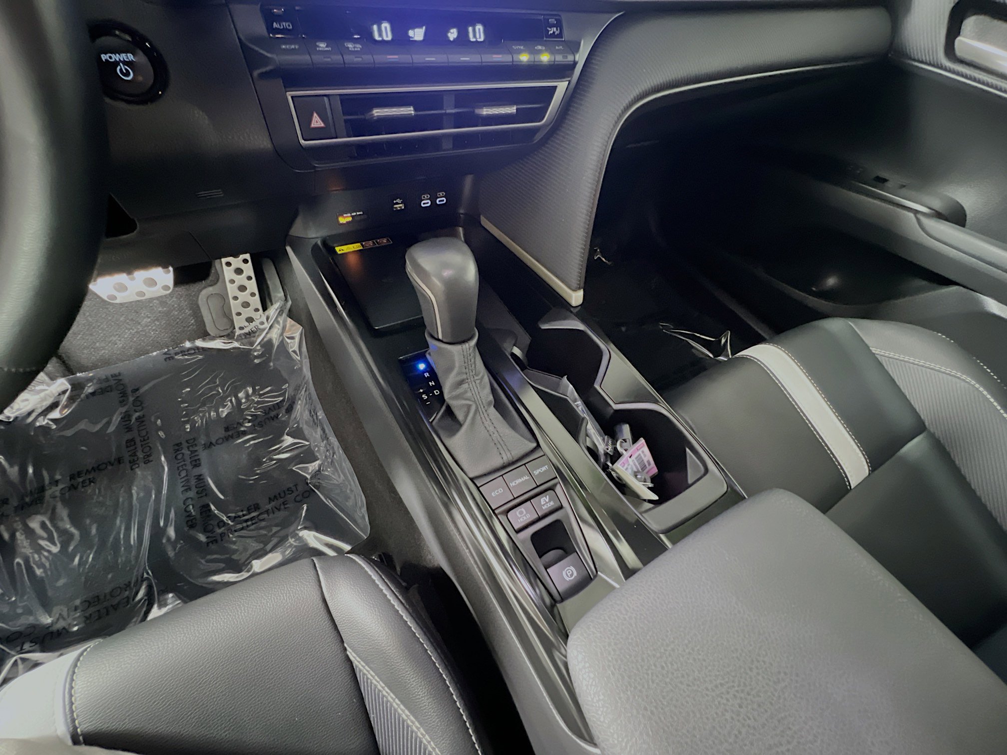 Used 2025 Toyota Camry SE w/ Multimedia Upgrade Package image 25