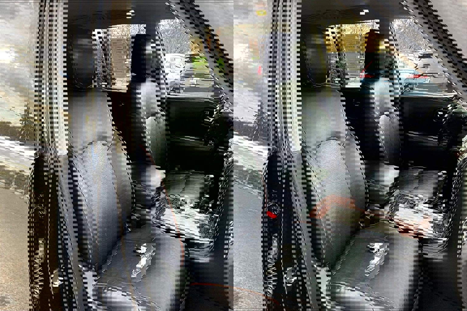 Used 2019 Nissan Armada Platinum image 7