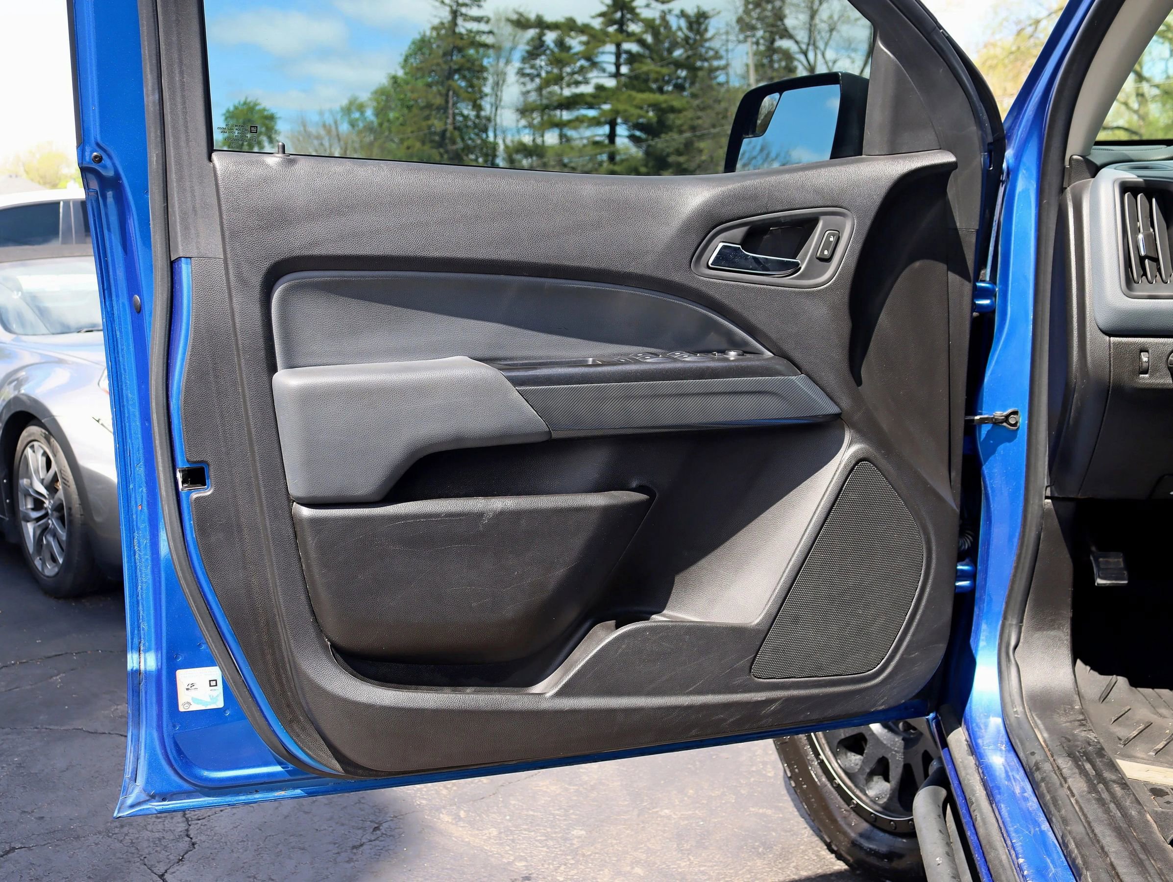 Used 2019 Chevrolet Colorado Z71 AWD/4WD image 32