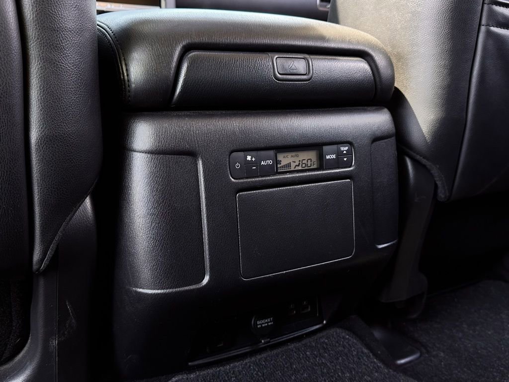 Used 2023 Nissan Armada SL w/ Captain's Chairs Package image 22