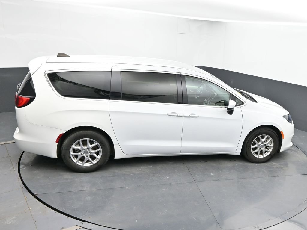 Used 2023 Chrysler Voyager LX FWD image 22