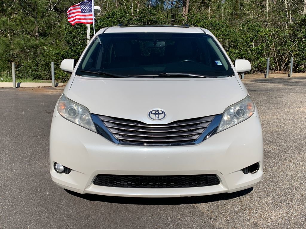 Used 2015 Toyota Sienna XLE image 3