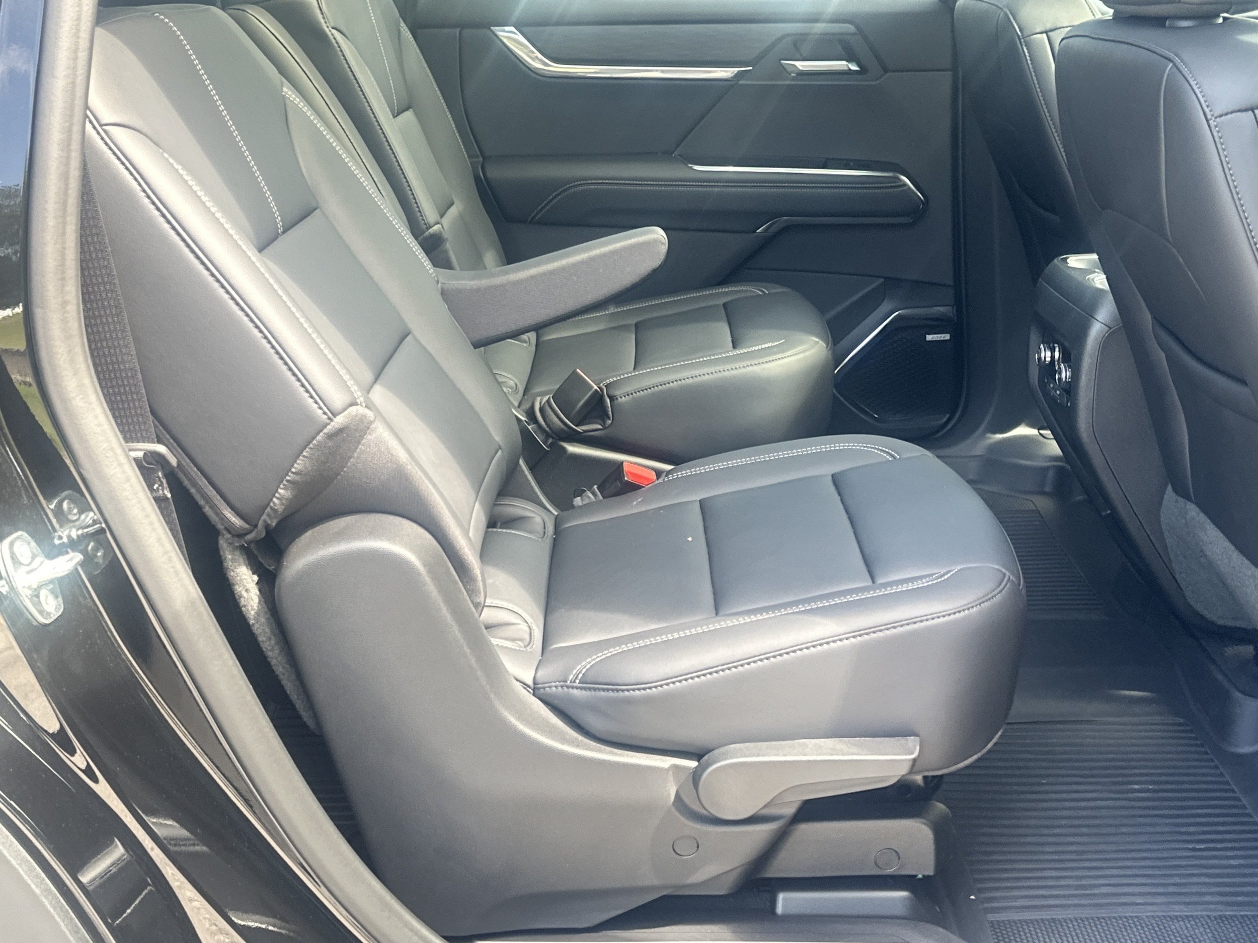 Used 2026 GMC Acadia Elevation w/ Elevation Premium Package FWD image 15