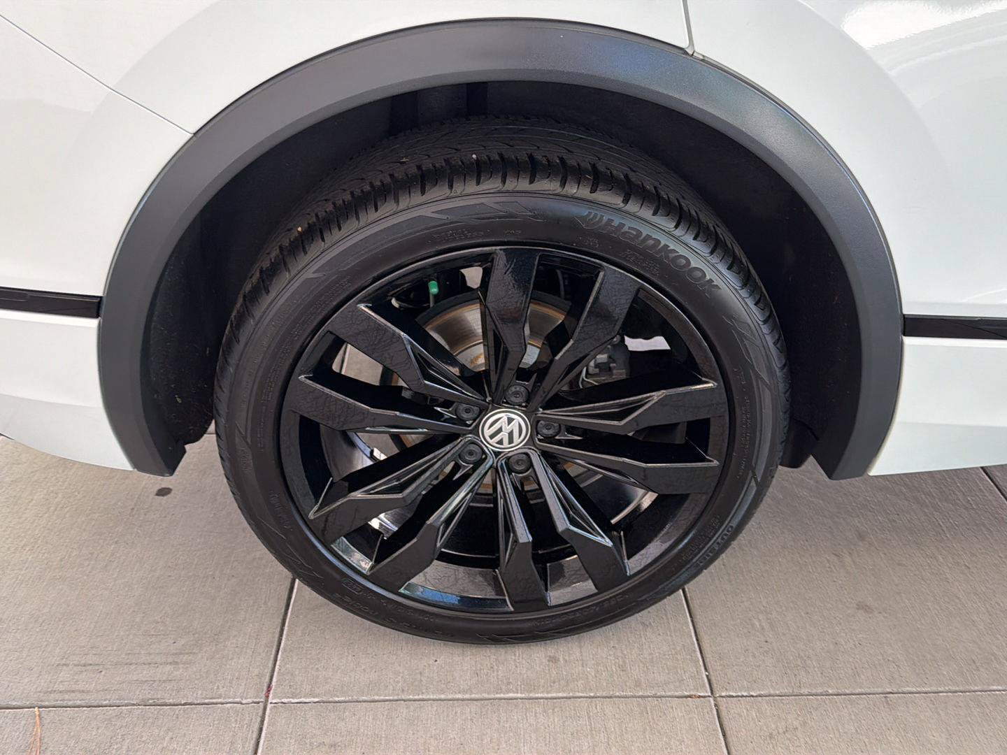 Certified 2021 Volkswagen Tiguan SE R-Line FWD image 11