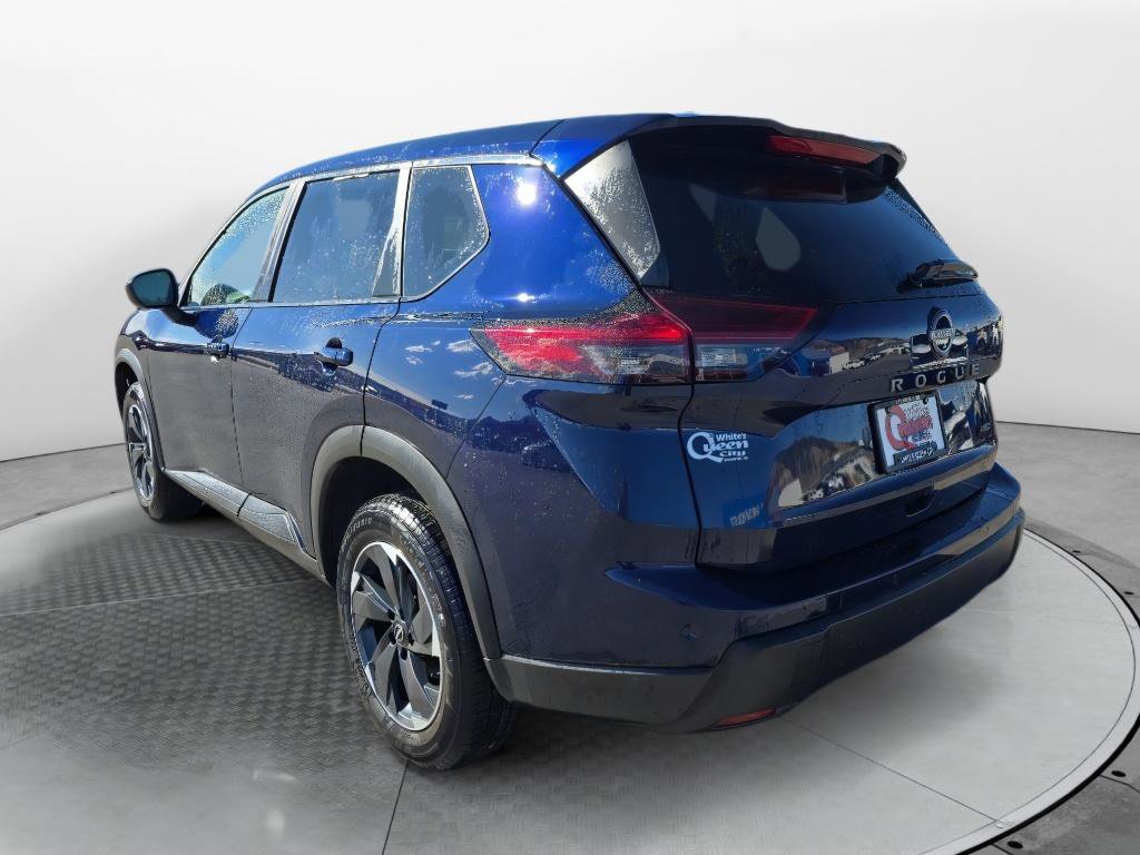 Used 2025 Nissan Rogue SV image 3