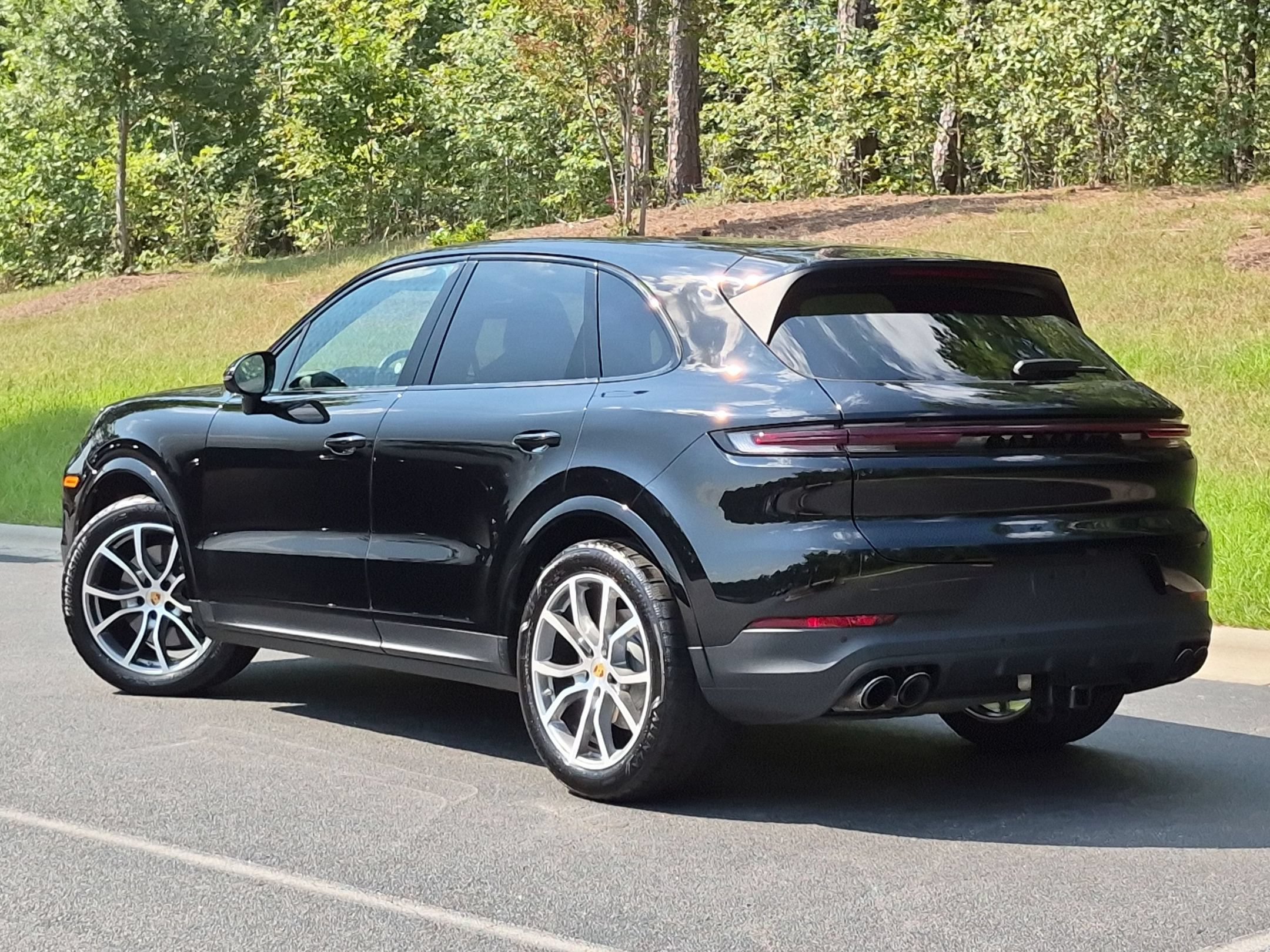 Certified 2024 Porsche Cayenne AWD/4WD image 3