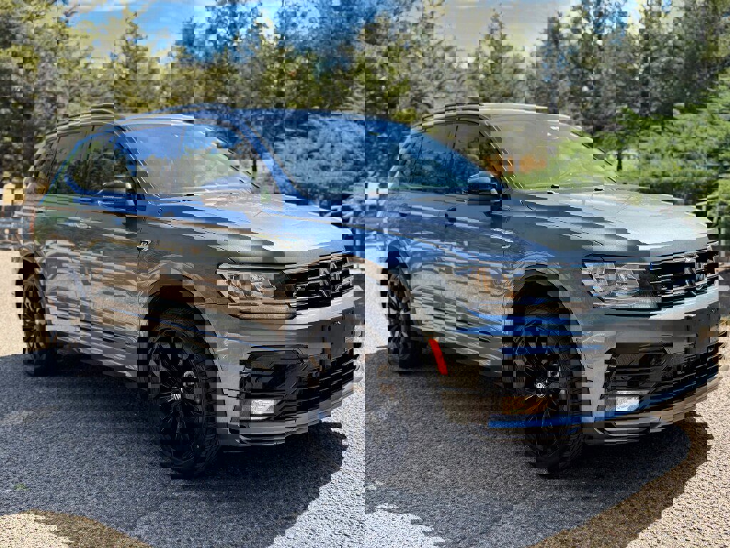 Used 2021 Volkswagen Tiguan SE image 3