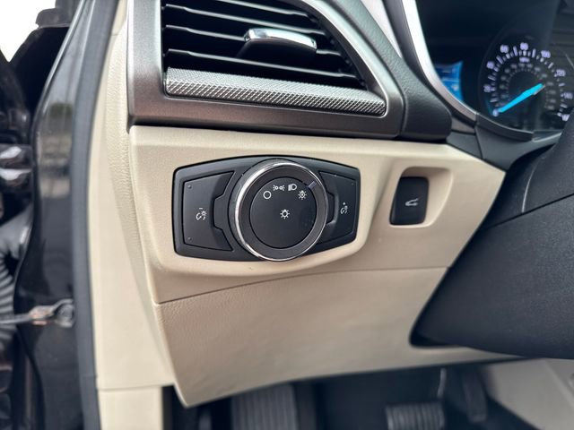 Used 2019 Ford Fusion SE image 25
