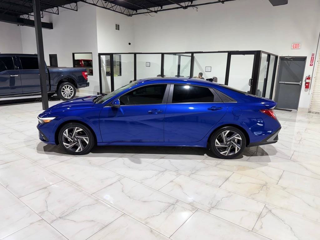 Used 2026 Hyundai Elantra Limited FWD image 8