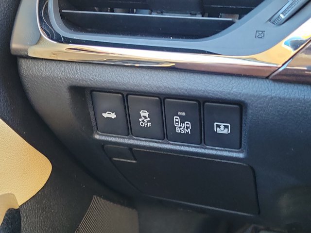 Used 2014 Toyota Avalon Limited FWD image 19