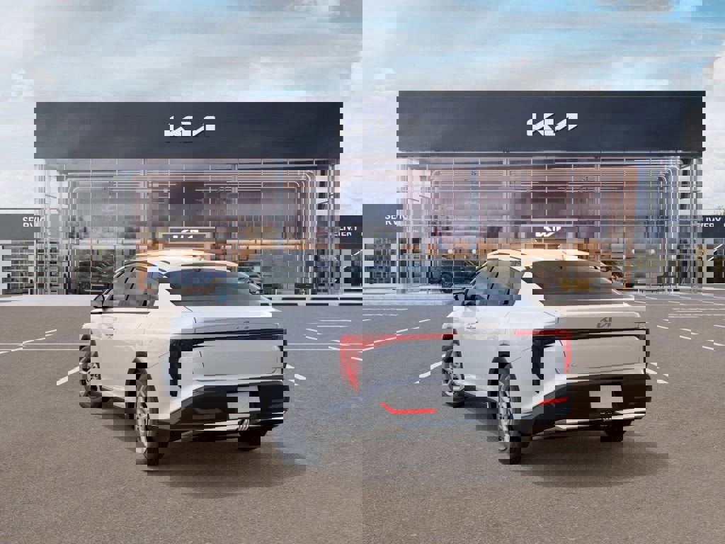 New 2025 Kia K4 LXS image 4