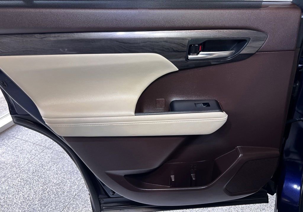 Certified 2020 Toyota Highlander Platinum image 42