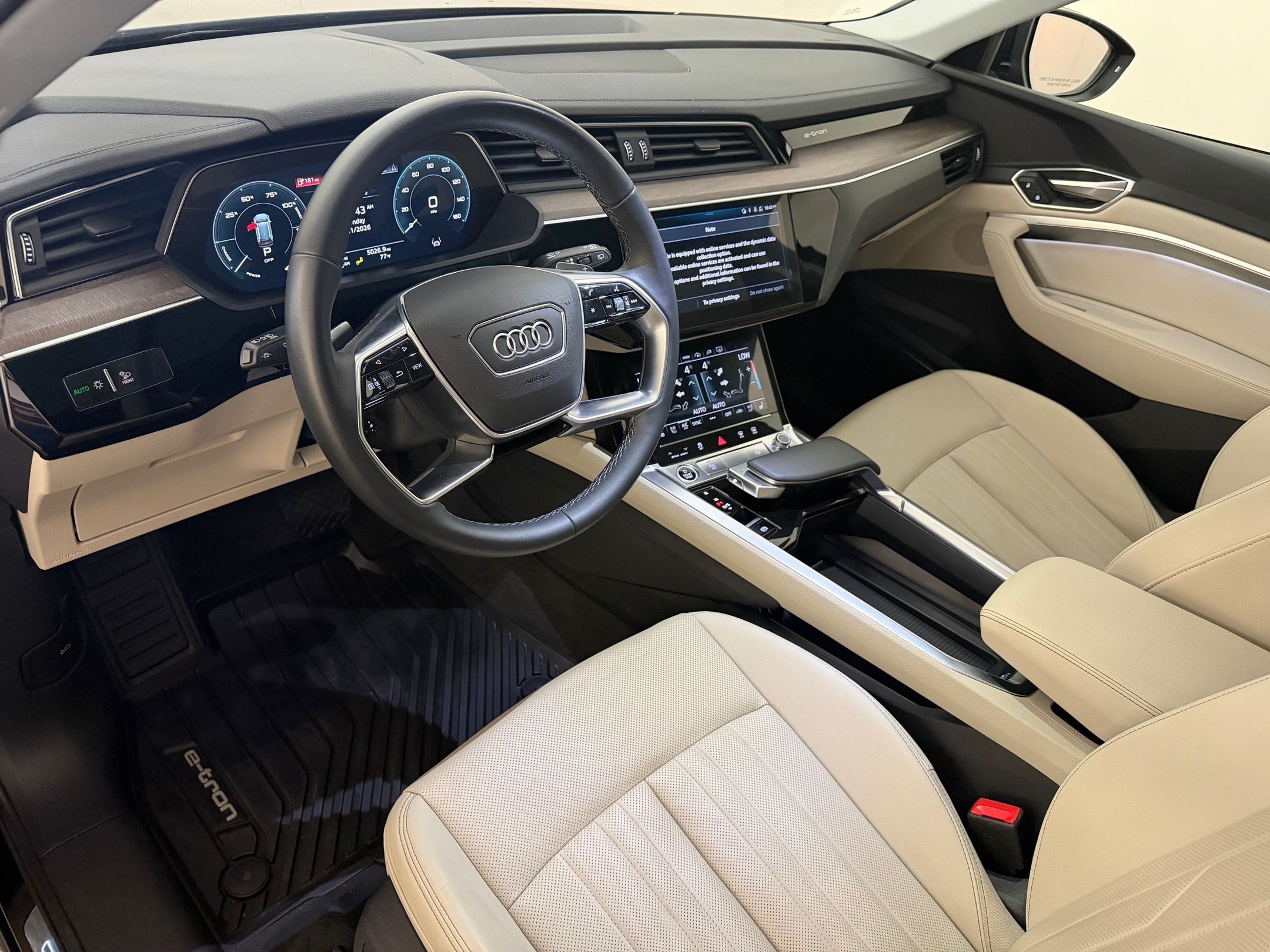 Certified 2024 Audi Q8 e-tron Premium Plus w/ Premium Plus Package AWD/4WD image 4