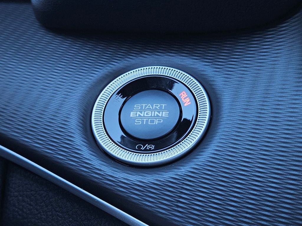 New 2025 Jeep Grand Cherokee Altitude image 23