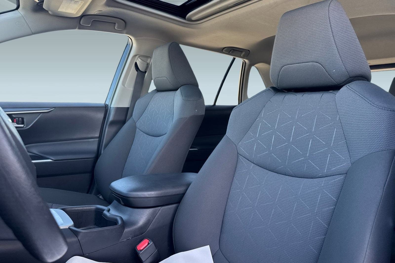 Used 2025 Toyota RAV4 XLE w/ Convenience Package image 26