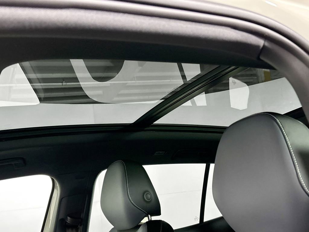 New 2026 Volkswagen Tiguan SE R-Line image 18