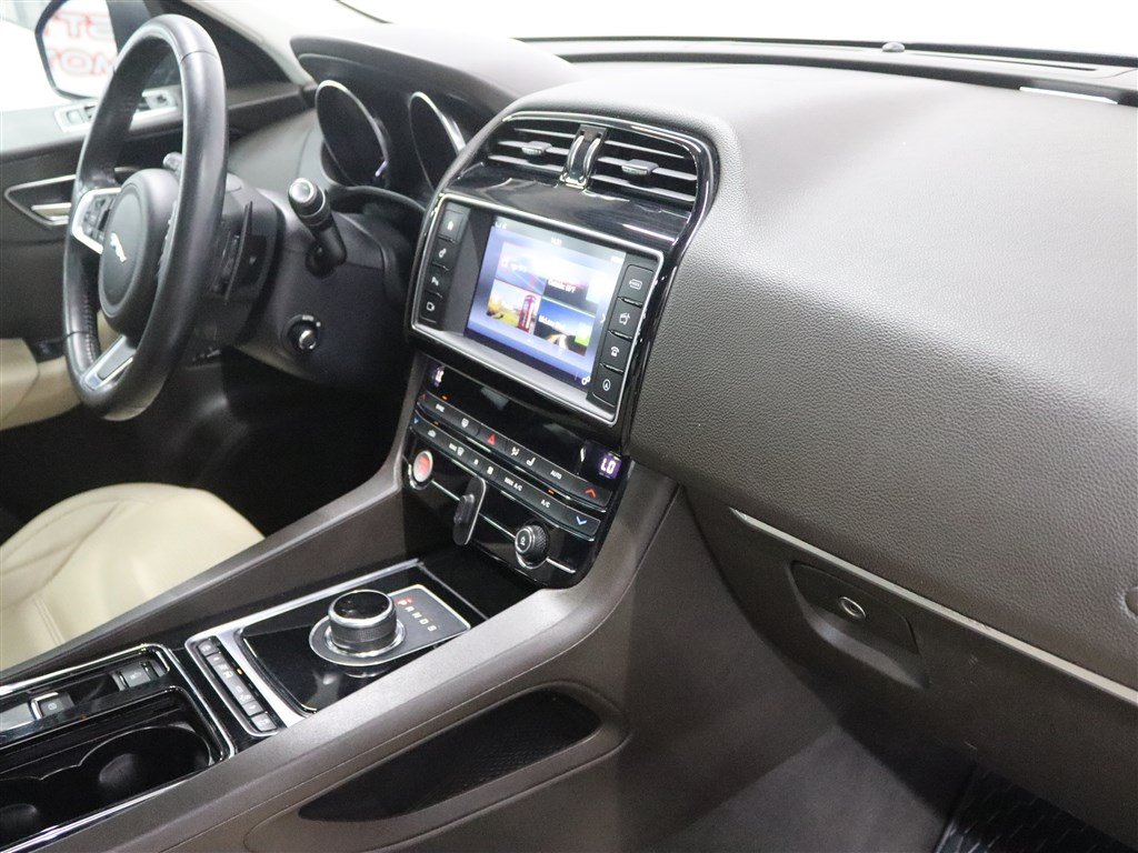 Used 2018 Jaguar F-PACE Prestige AWD/4WD image 29