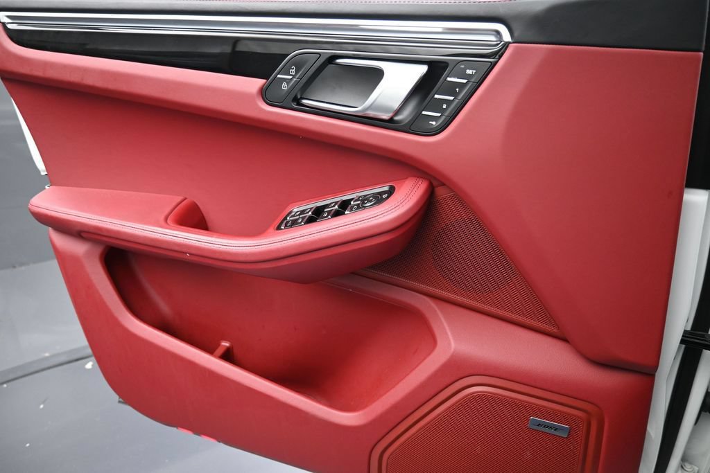 Certified 2024 Porsche Macan S AWD/4WD image 25