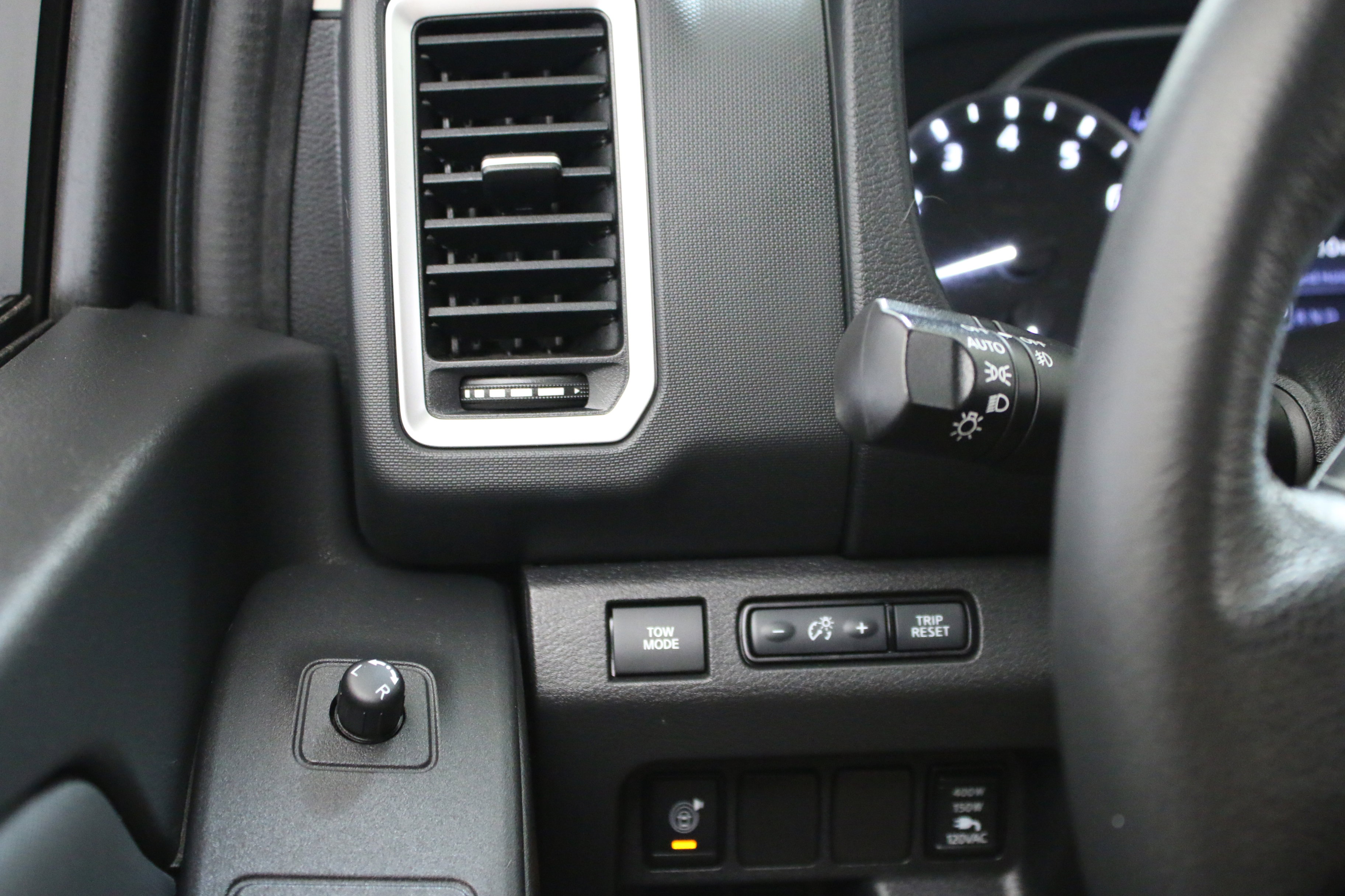 Used 2022 Nissan Frontier SV AWD/4WD image 17