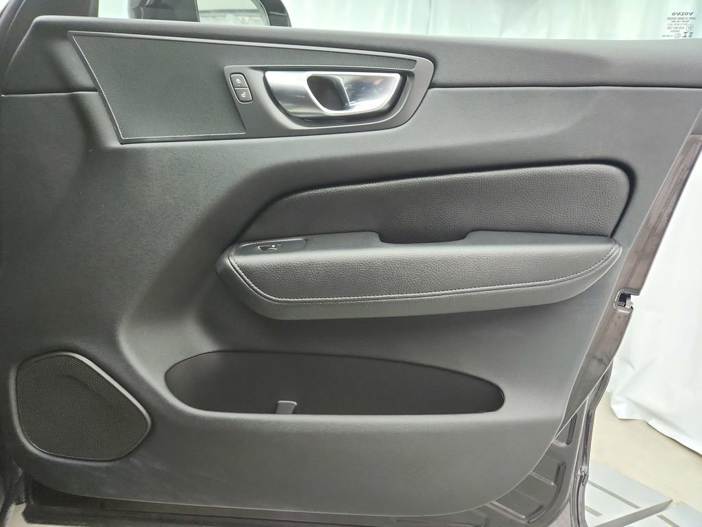 Used 2022 Volvo XC60 B5 Momentum AWD/4WD image 33