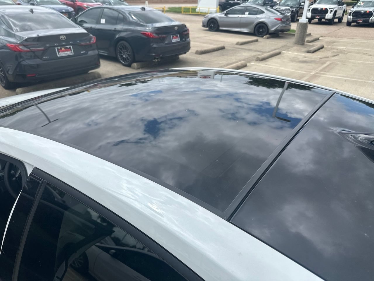 Used 2023 Toyota Prius XLE FWD image 8