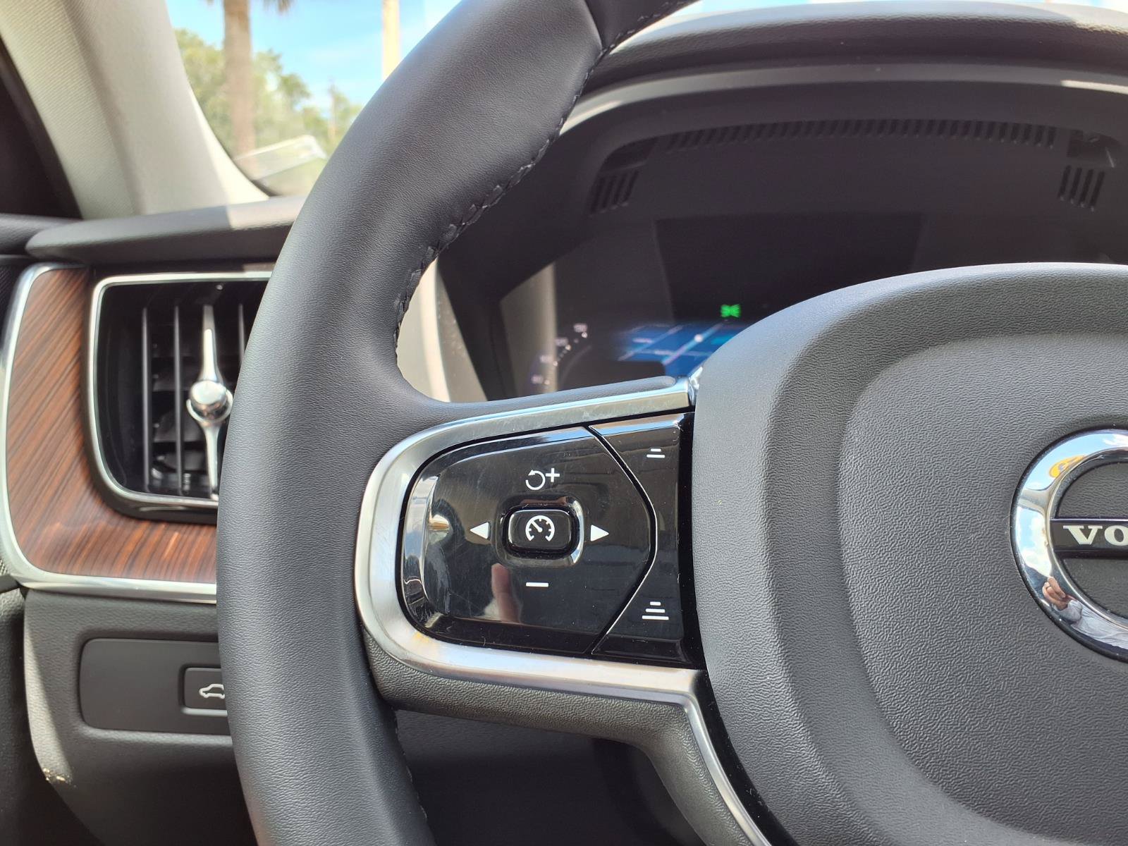 Certified 2023 Volvo XC60 B5 Plus w/ Protection Package Premier FWD image 30