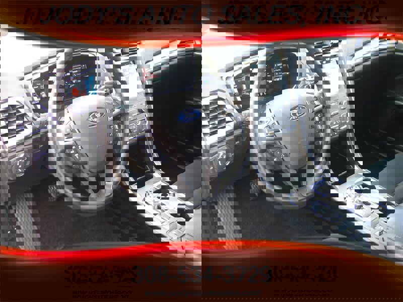 Used 2019 Ford Fusion SE image 2