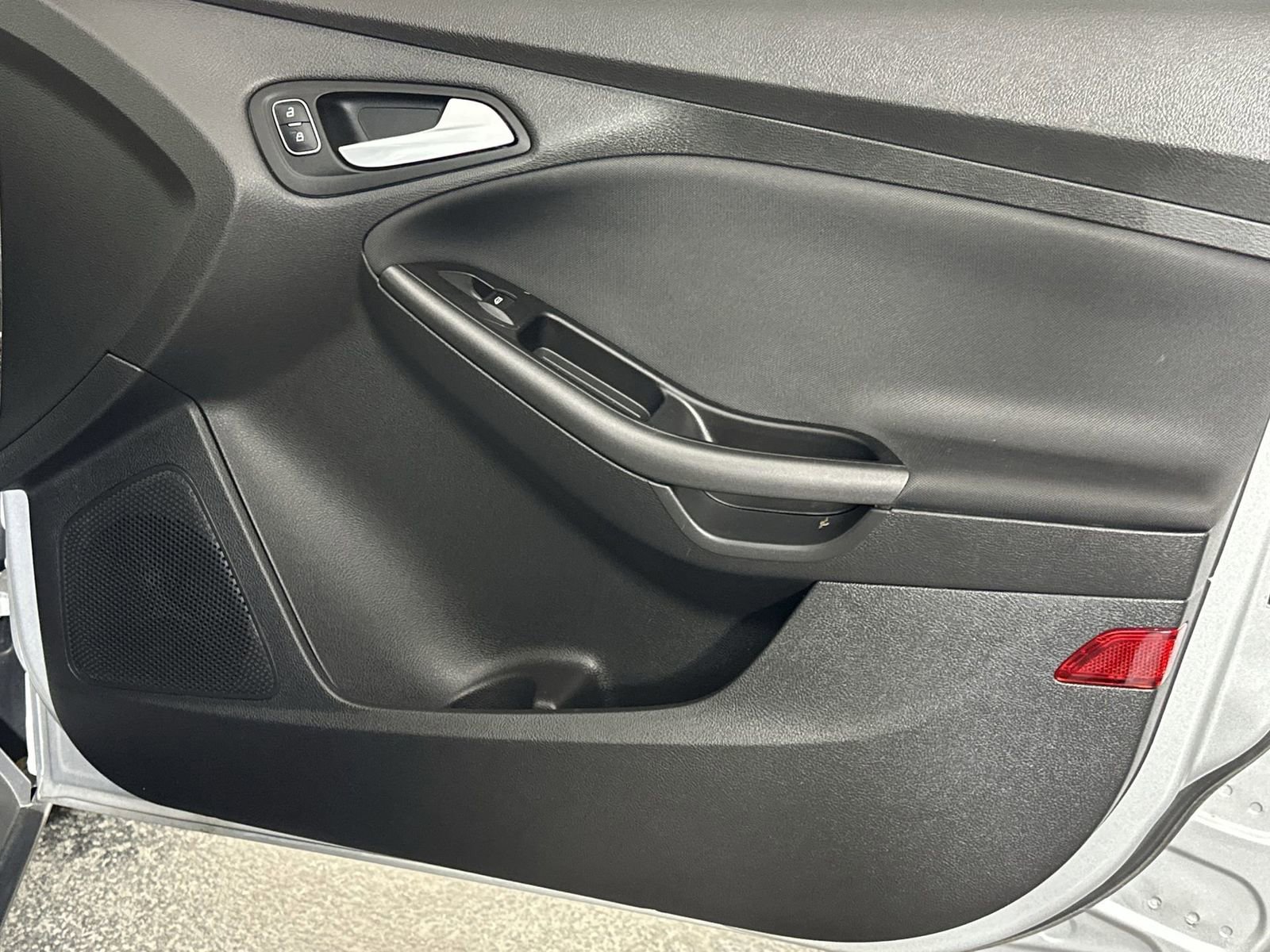 Used 2018 Ford Focus SEL w/ Cold Weather Package image 36