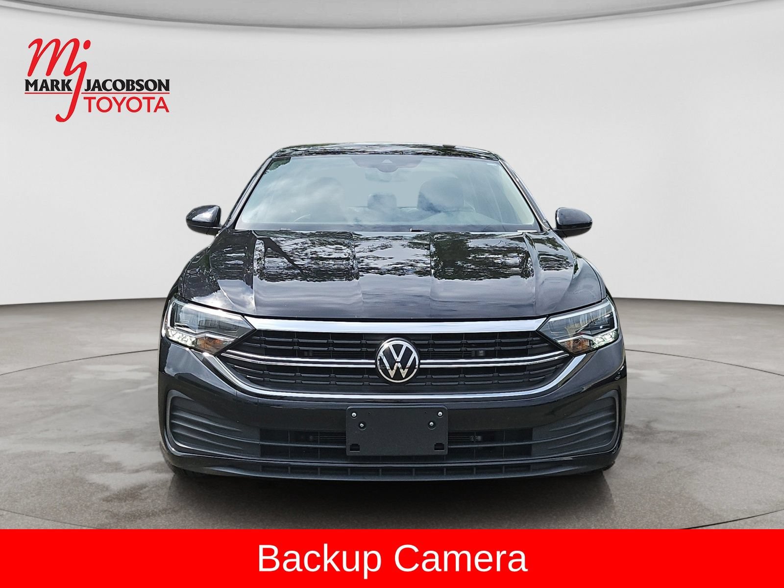 Used 2024 Volkswagen Jetta SE FWD image 2
