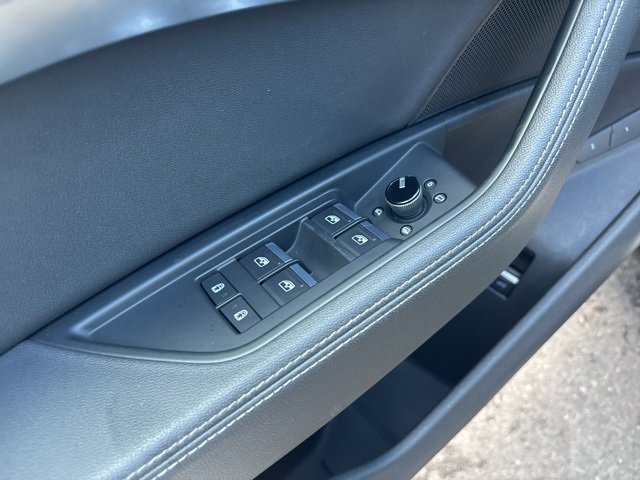 Used 2021 Audi e-tron Premium w/ Convenience Plus Package image 21