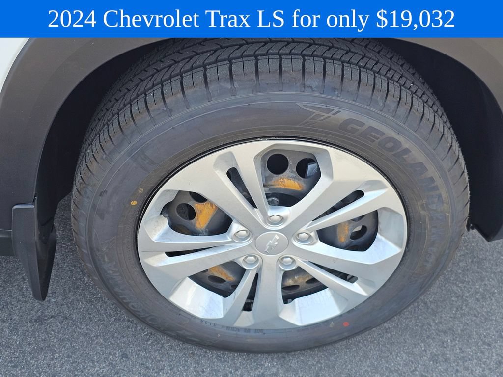 Used 2024 Chevrolet Trax LS FWD image 8