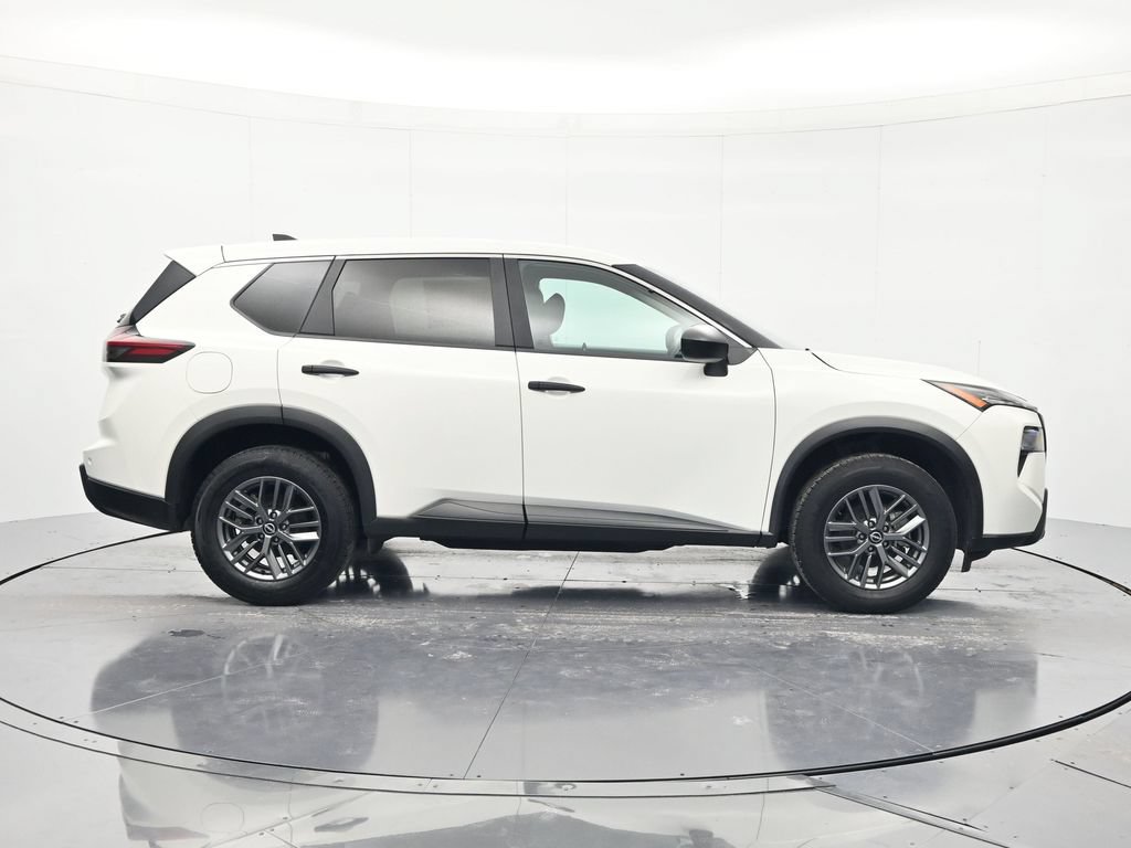 Used 2024 Nissan Rogue S FWD image 4