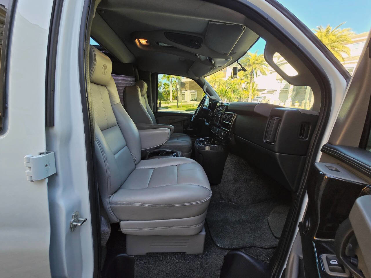 Used 2016 GMC Savana 2500 image 23