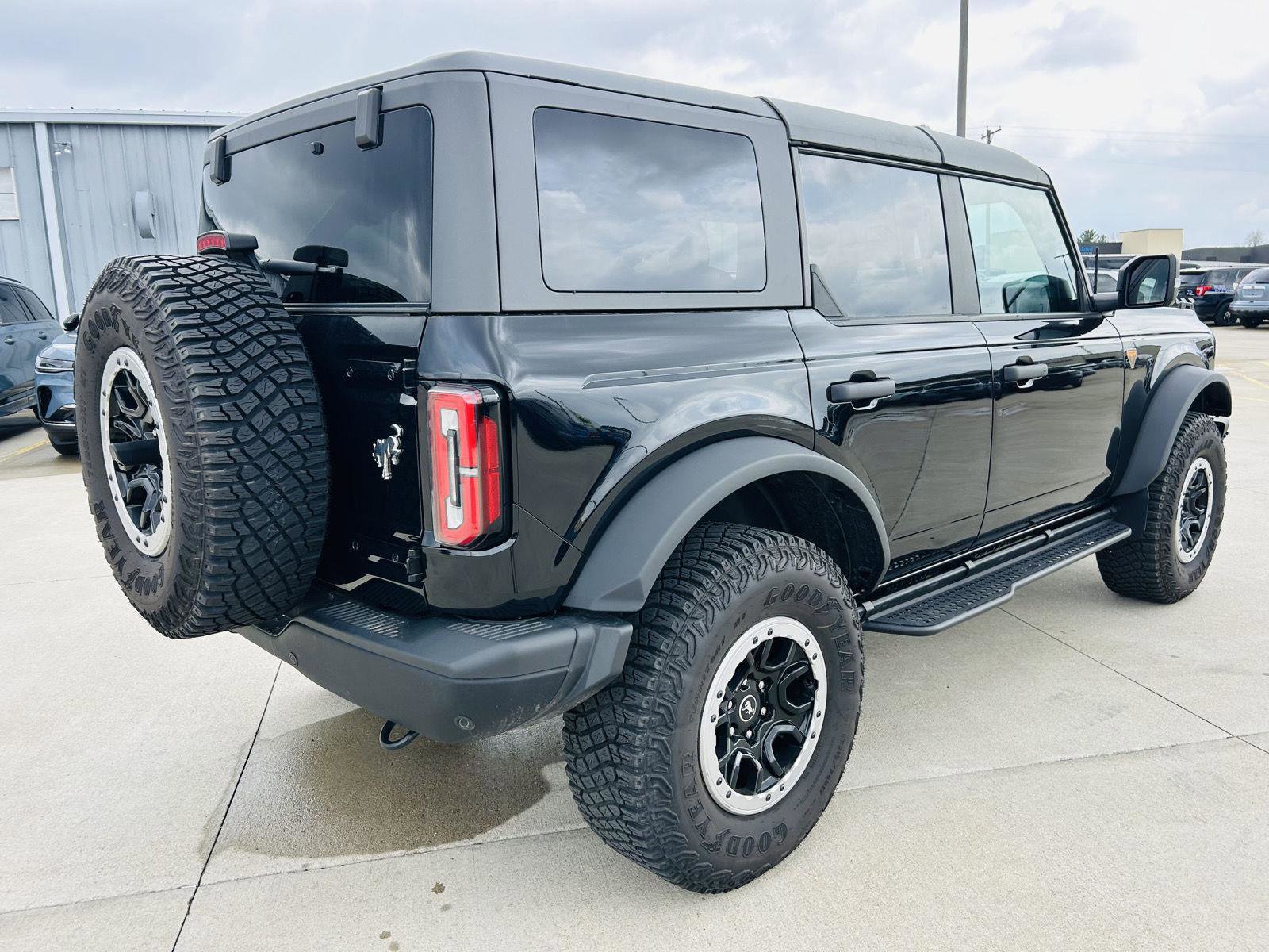 Used 2024 Ford Bronco Badlands image 39
