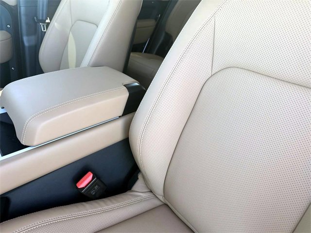 New 2025 Land Rover Defender 130 X-Dynamic SE image 21