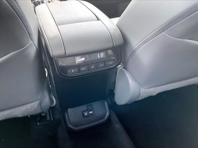 Used 2021 Toyota Highlander XLE FWD image 25