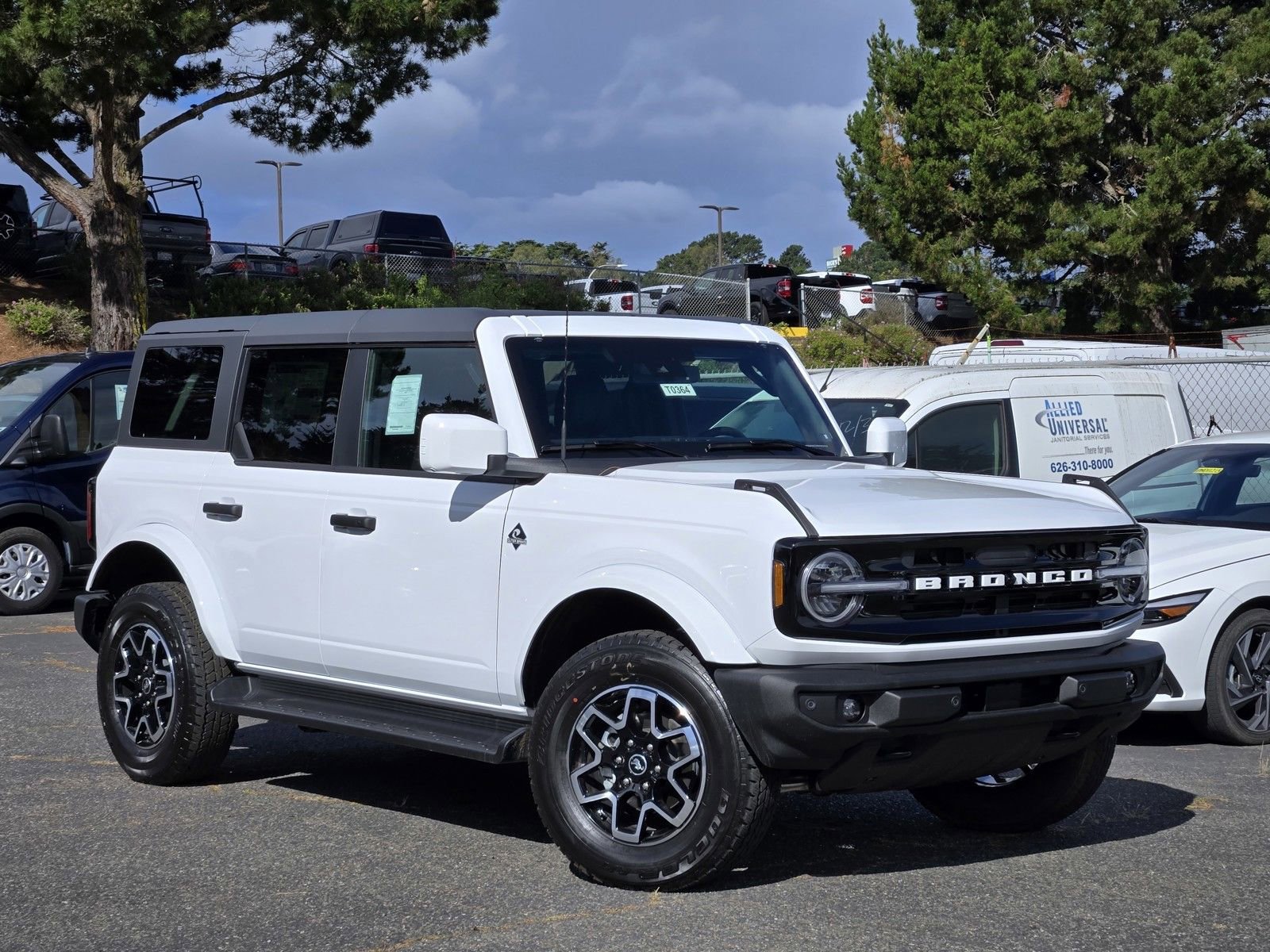 New 2026 Ford Bronco Outer Banks AWD/4WD image 2