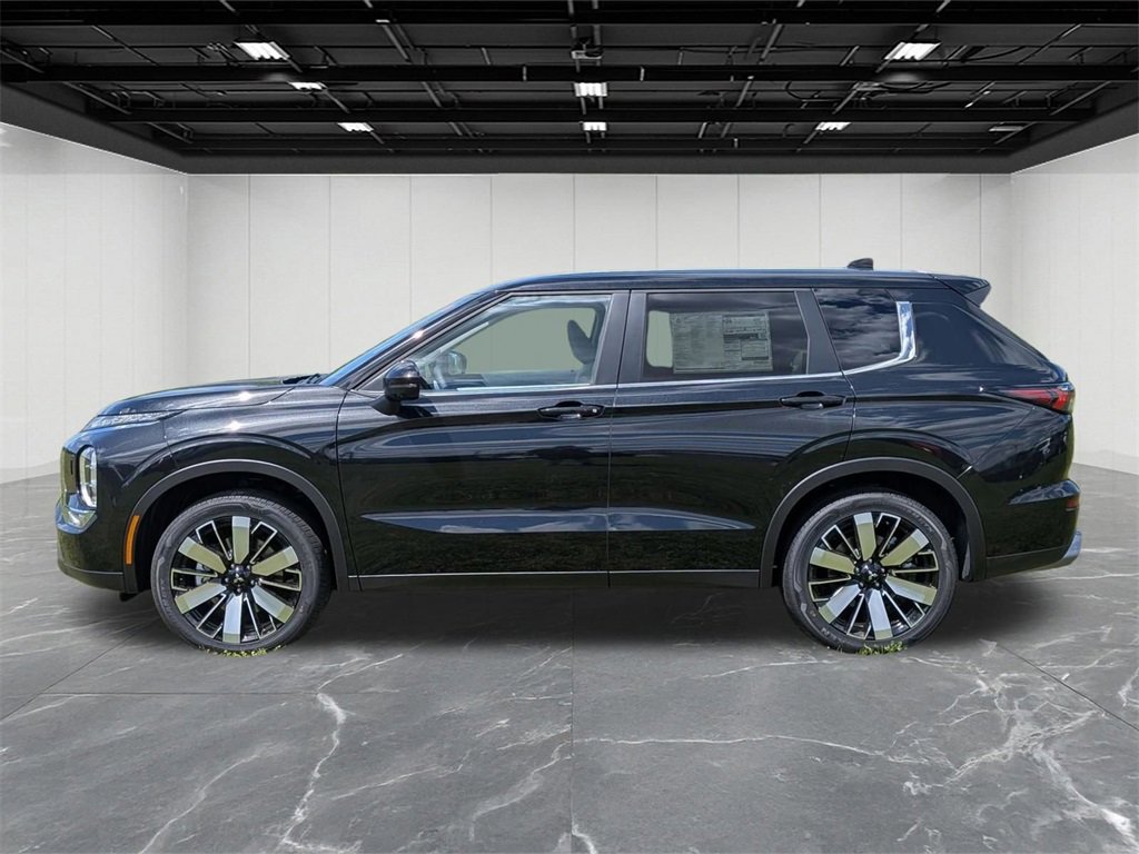 New 2025 Mitsubishi Outlander SE image 2