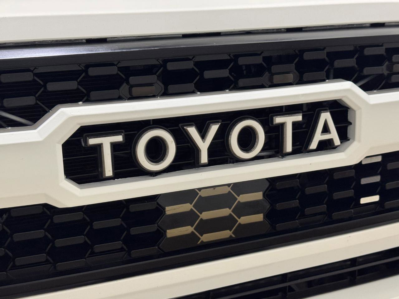 Used 2021 Toyota Tacoma TRD Off-Road w/ Technology Package AWD/4WD image 43