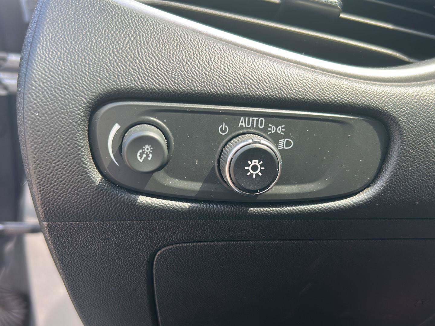 Used 2024 Chevrolet Malibu LT FWD image 13