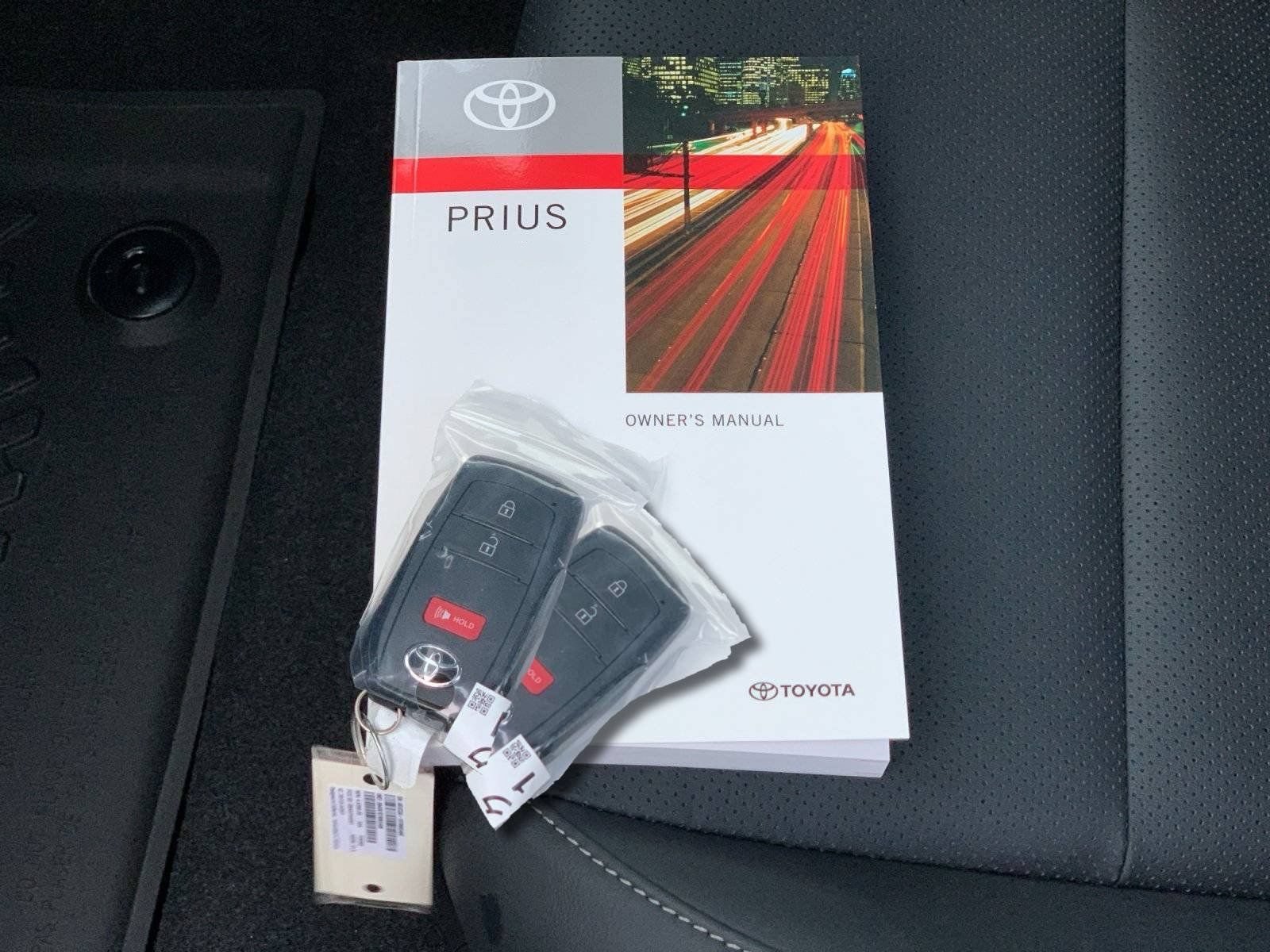 Used 2021 Toyota Prius LE FWD image 9