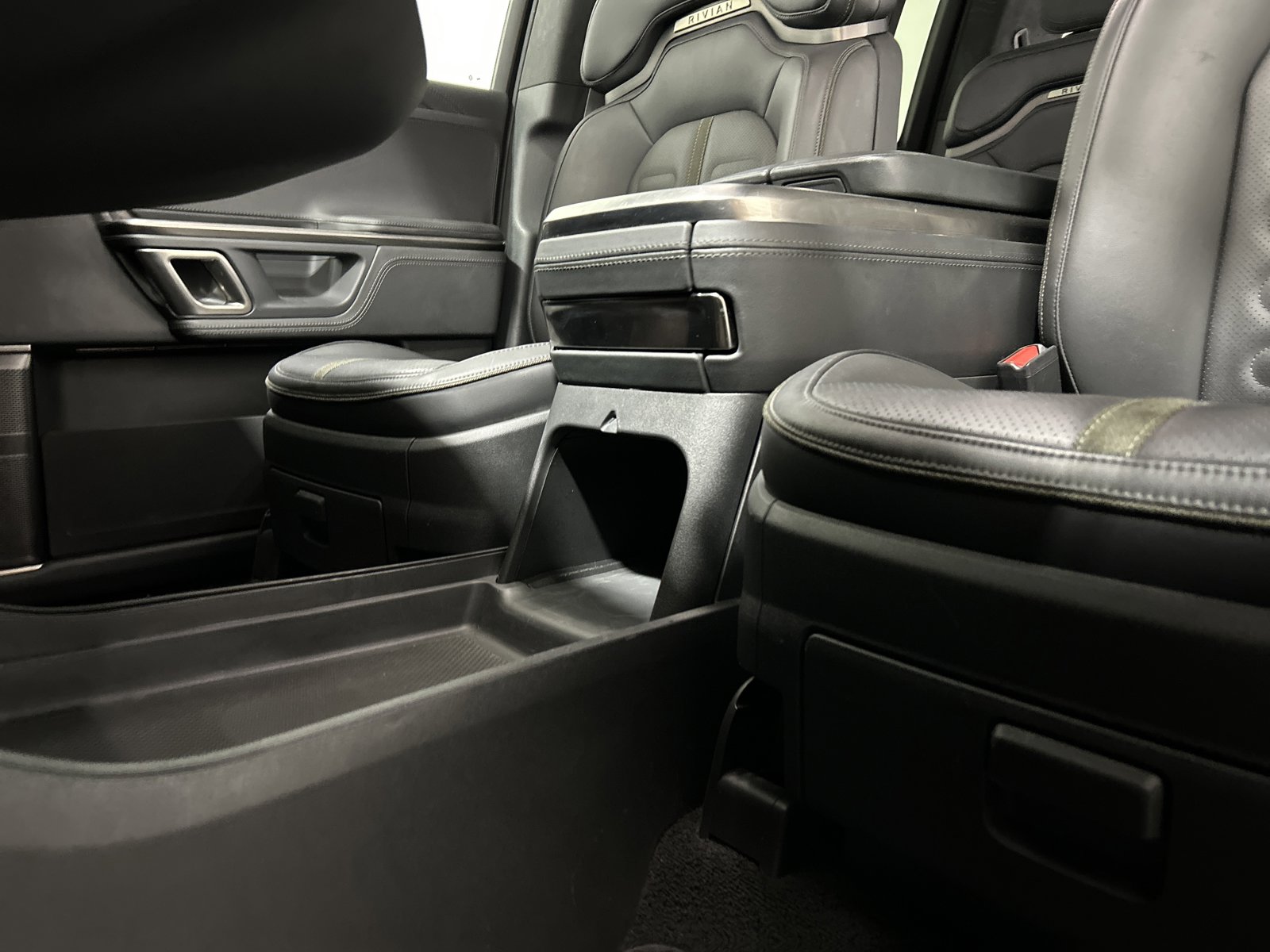 Used 2023 Rivian R1S Adventure AWD/4WD image 28