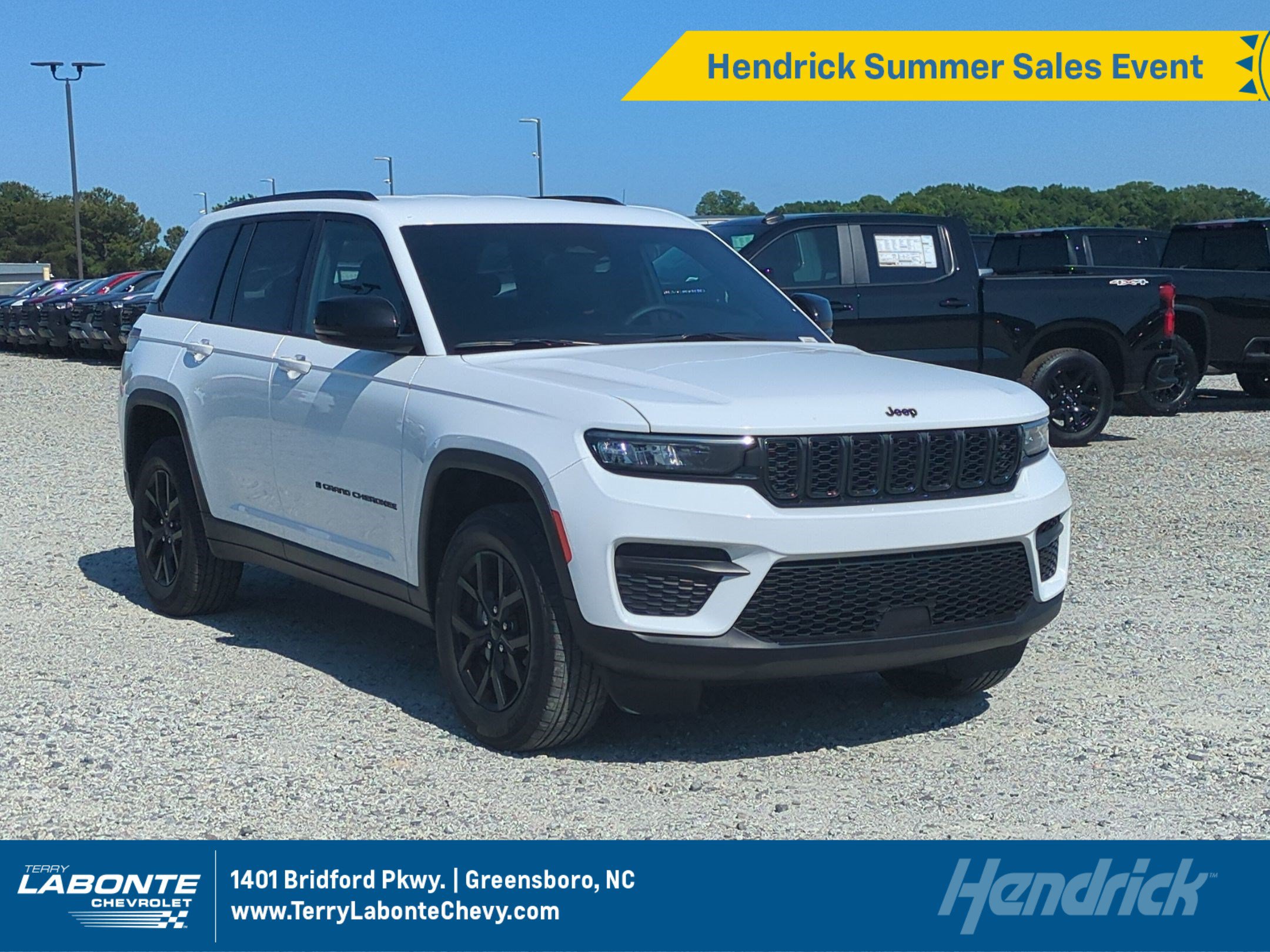 Used 2025 Jeep Grand Cherokee Altitude AWD/4WD image 1