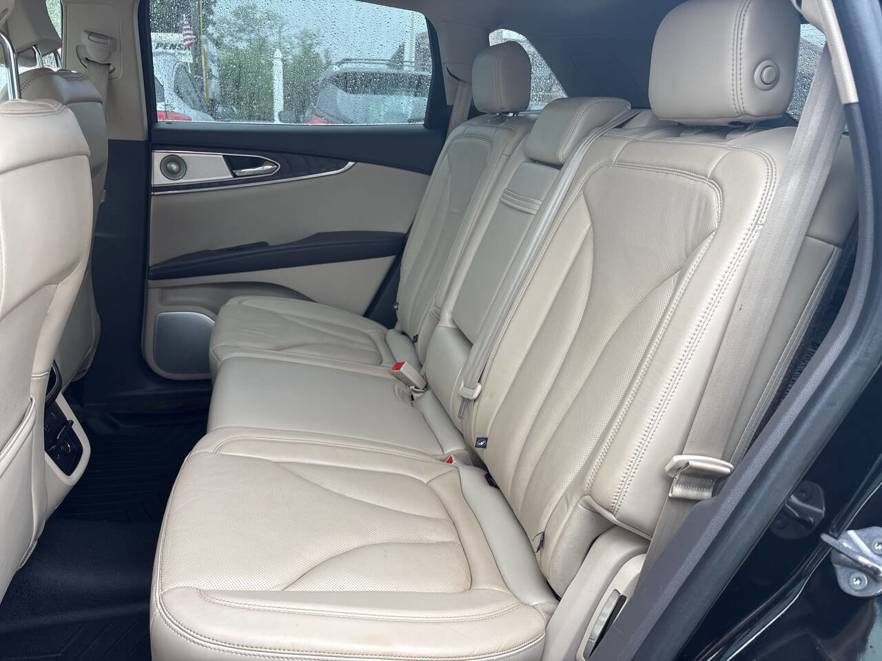 Used 2017 Lincoln MKX Reserve w/ Luxury Package FWD image 24