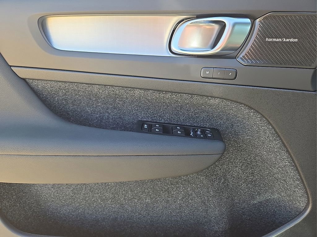 New 2026 Volvo XC40 B5 Ultra w/ Protection Package Premier AWD/4WD image 21